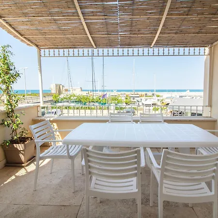 Livia شقة فندقية 4*