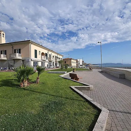 Livia شقة فندقية 4*