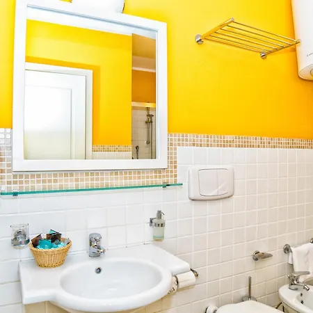 Livia Aparthotel *